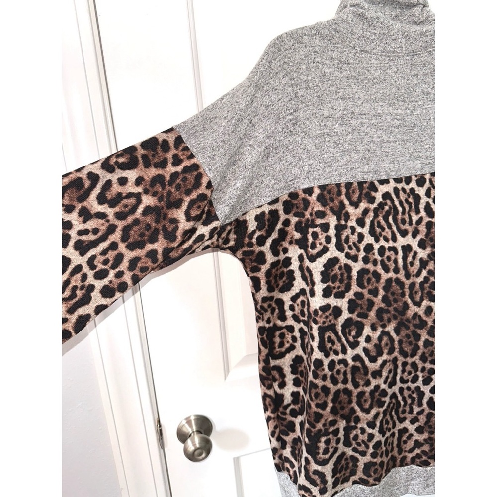 Magic Fit Leopard Colorblock Tunic Top - Picture 7 of 7